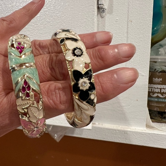 2 for $20 Must bundle / Xiu vintage women bangle - Picture 2 of 9